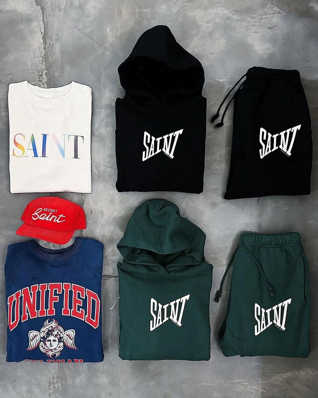 SAINT Mxxxxxx RIBON SAINT HOODIE/BLK The latest SAINT basic loose hoodie, black S-XL, original uniform high weight and light fleece sweatshirt fabric, custom woven and dyed, original loose short fat version, unchanged from the knife, original flavor, original accessories, fruit main mark/wash mark/cherub mark complete, ready-to-wear pre-shrunk without deformation after washing